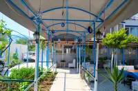 Blue Life Hotel & Restaurant photo 2