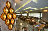 Golden Deluxe Hotel photo 5