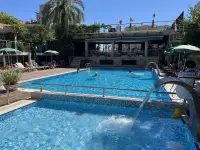 Ambassador Plaza Hotel photo 4