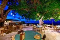 Etenna Bungalow Hotel photo 4