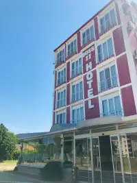 Boss Hotel 2 photo 1