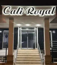 Cali Royal photo 1