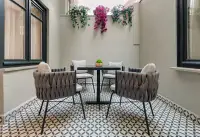 Gleam Collection Hotel photo 12