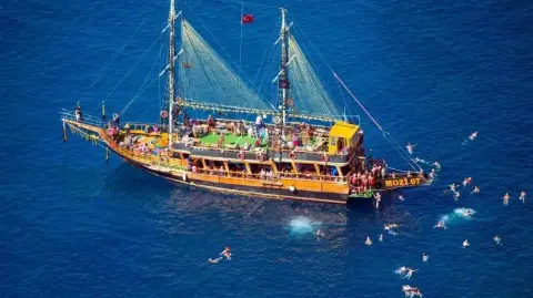 11-Day Family Aegean & Mediterranean Tour (Private Tour): Istanbul, Kuşadası, Pamukkale & Marmaris