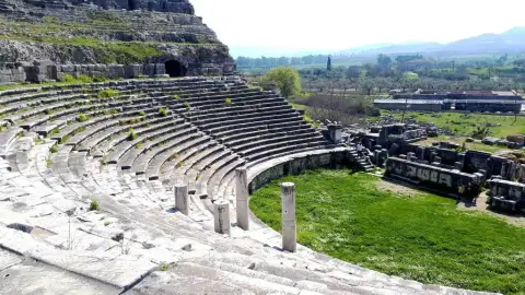 Daily Priene, Miletus & Didyma Tour from Cesme – Temple of Apollo