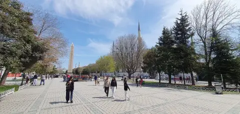 Istanbul Old City Walking Tour – Hagia Sophia, Blue Mosque & Grand Bazaar