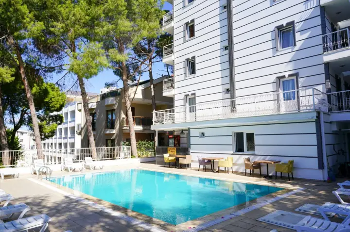 Çiçek Apart Hotel — Altinkum, Didim