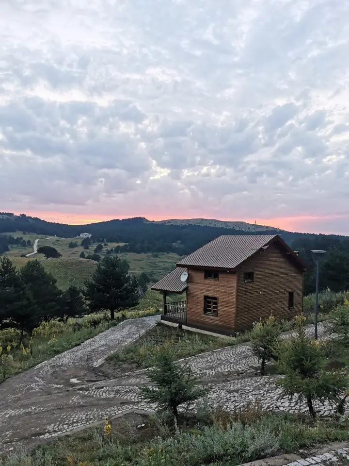 Dumanlı Ahşap Tatil Evleri — Refahiye, Erzincan