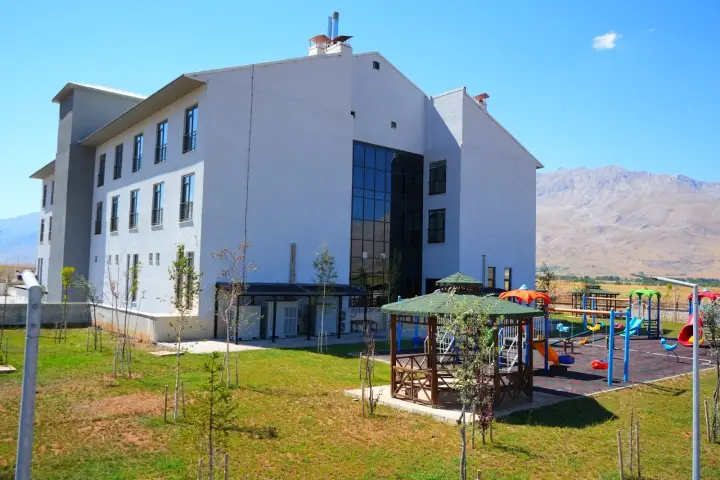 Ovacik Öğretmenevi Ve Aso Müdürlüğü — Ovacık, Tunceli