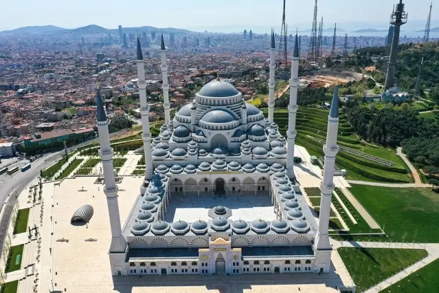 Çamlıca Cami
