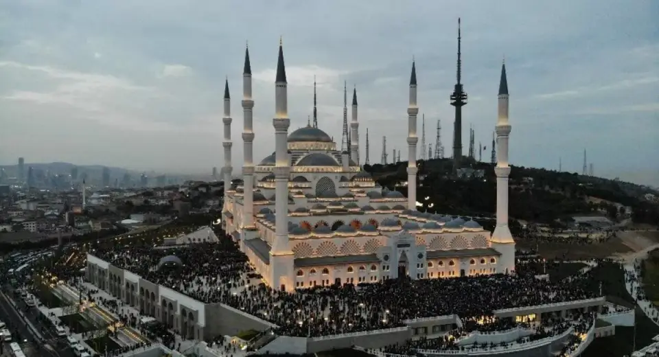 Çamlıca Cami