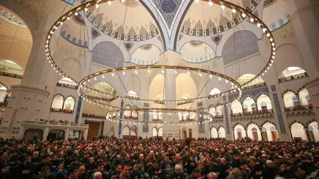 Çamlıca Cami