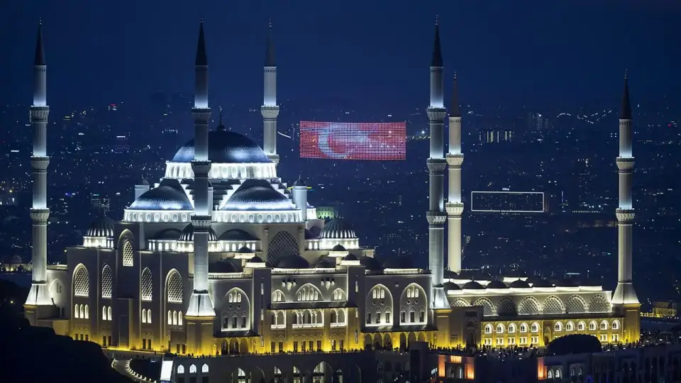 Çamlıca Cami