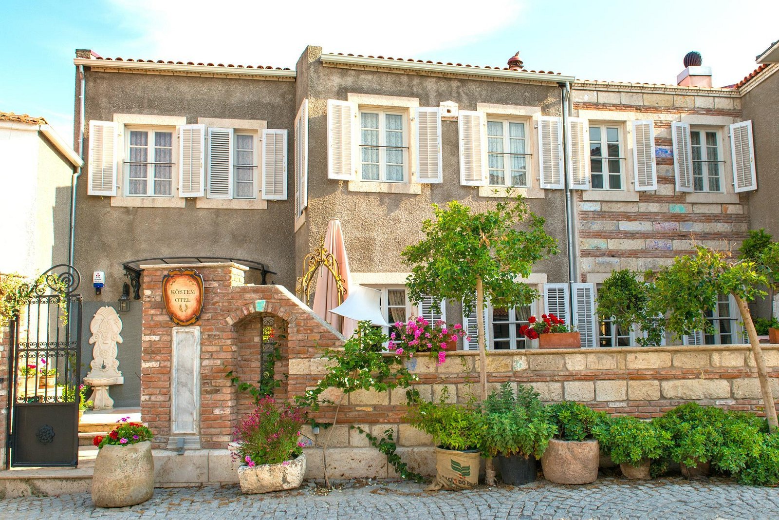 Kostem Hotel — Çeşme