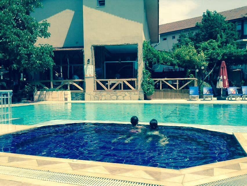 Suzanne Hotel & Restaurant photo 4