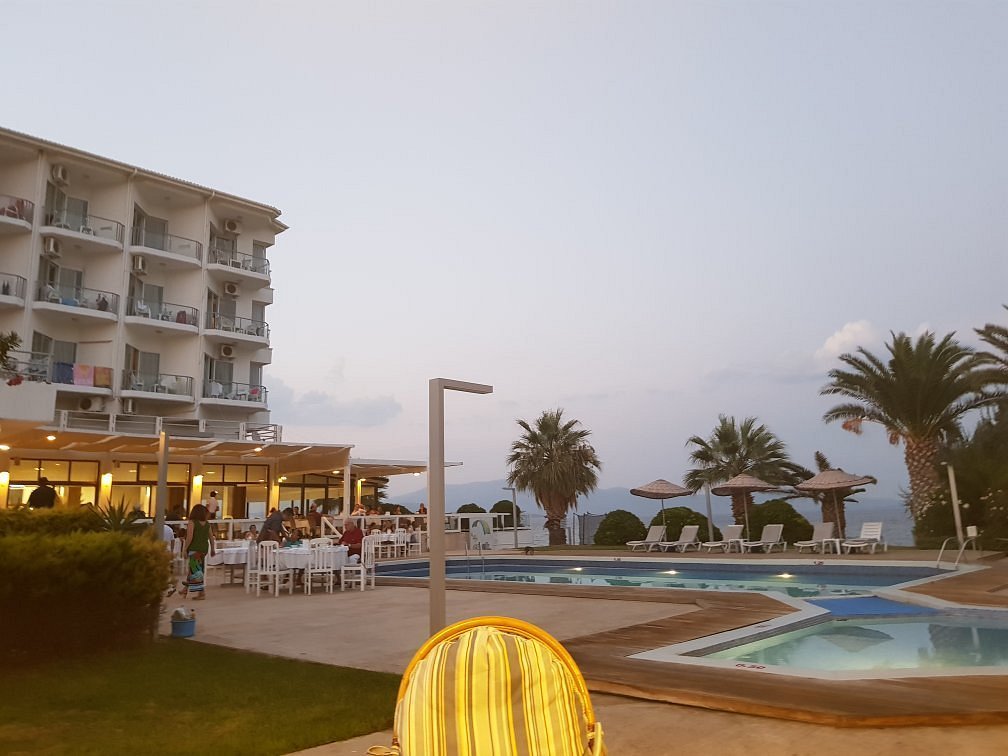 Çeşme Ladin Hotel — Cesme