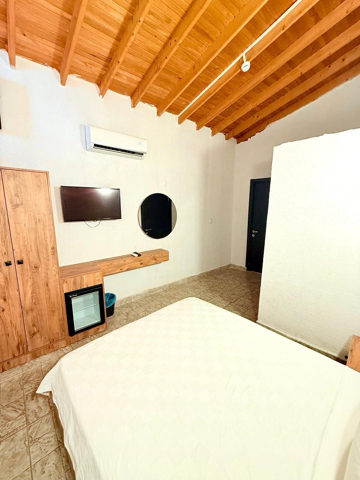 Ados Hotel photo 12