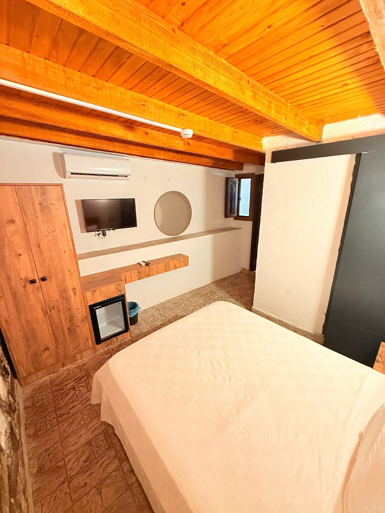 Ados Hotel photo 13