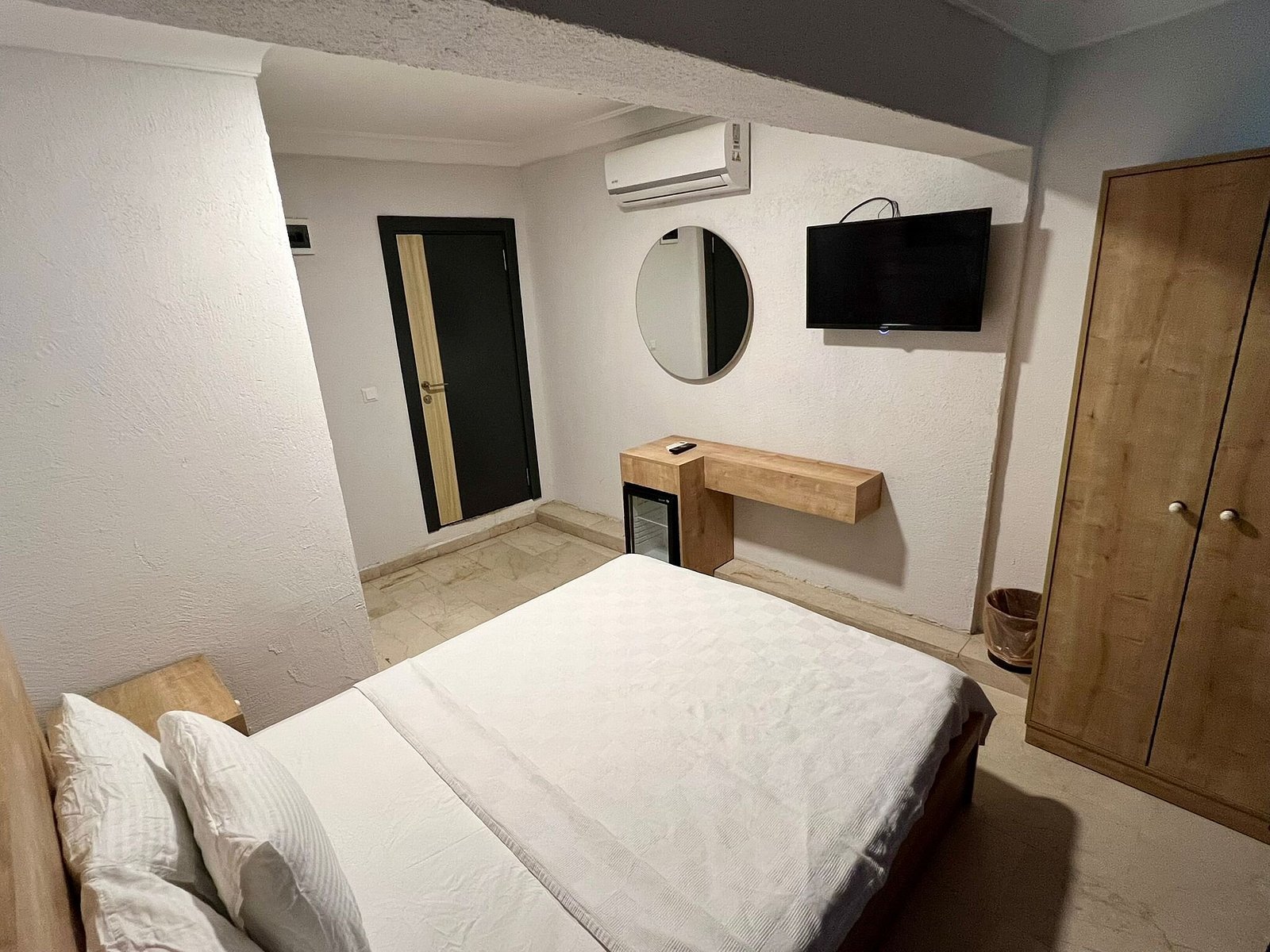 Ados Hotel photo 16