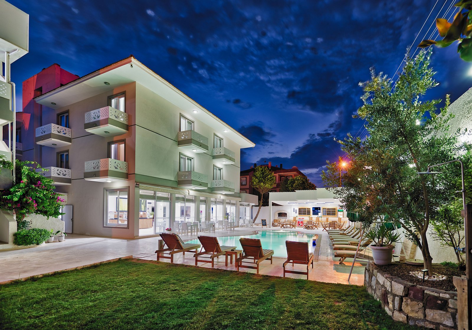 Ege Tulip Cesme — Çeşme