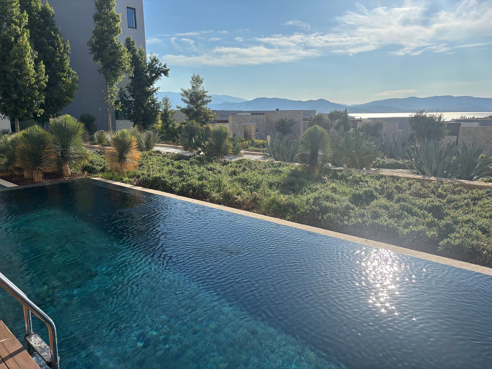Anda Barut Collection photo 14