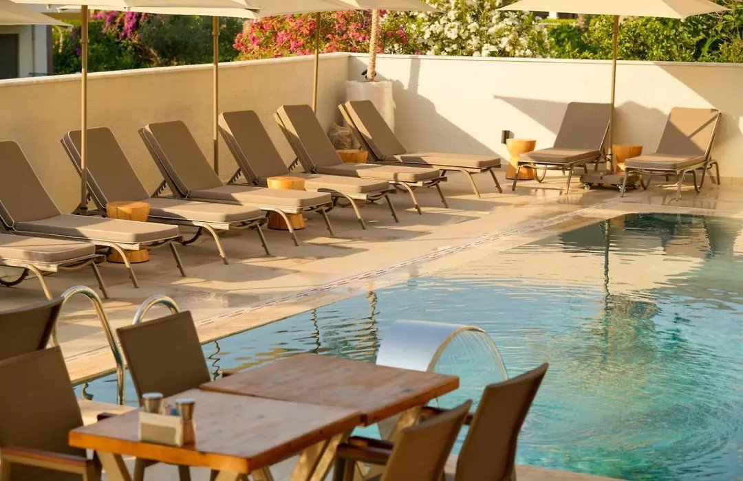 AViSOS HOTEL & APARTMENTS photo 8