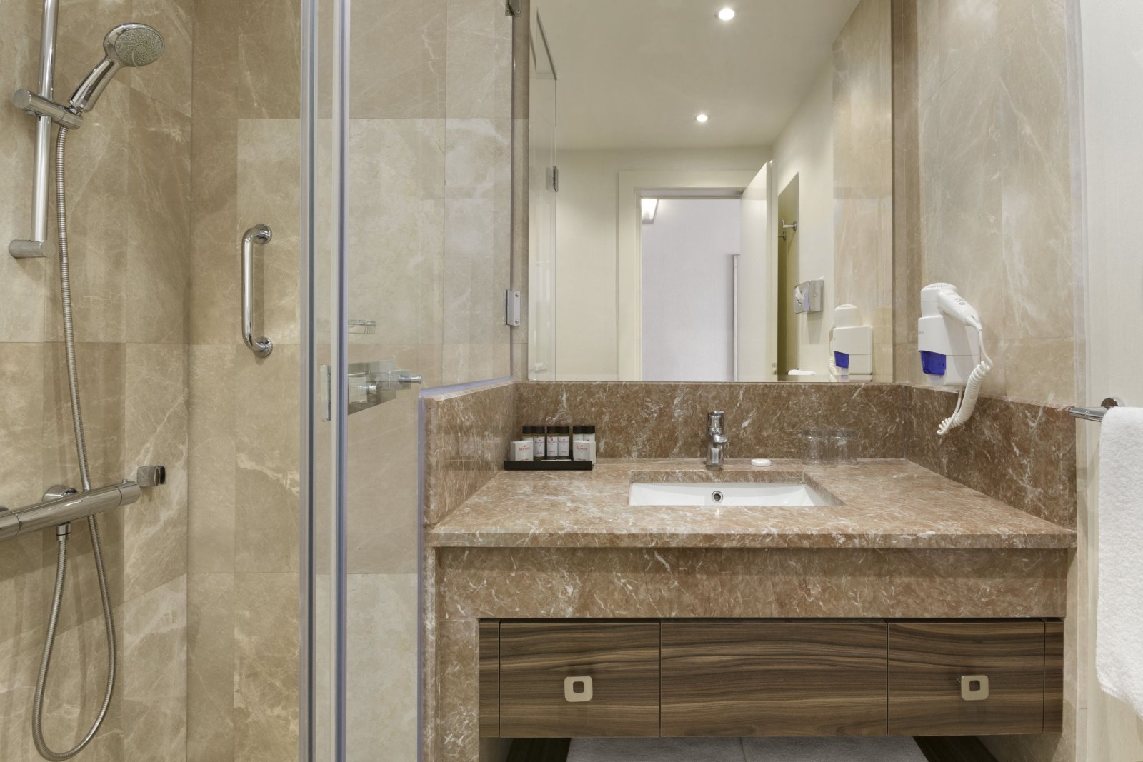Ramada Resort by Wyndham Akbuk photo 20