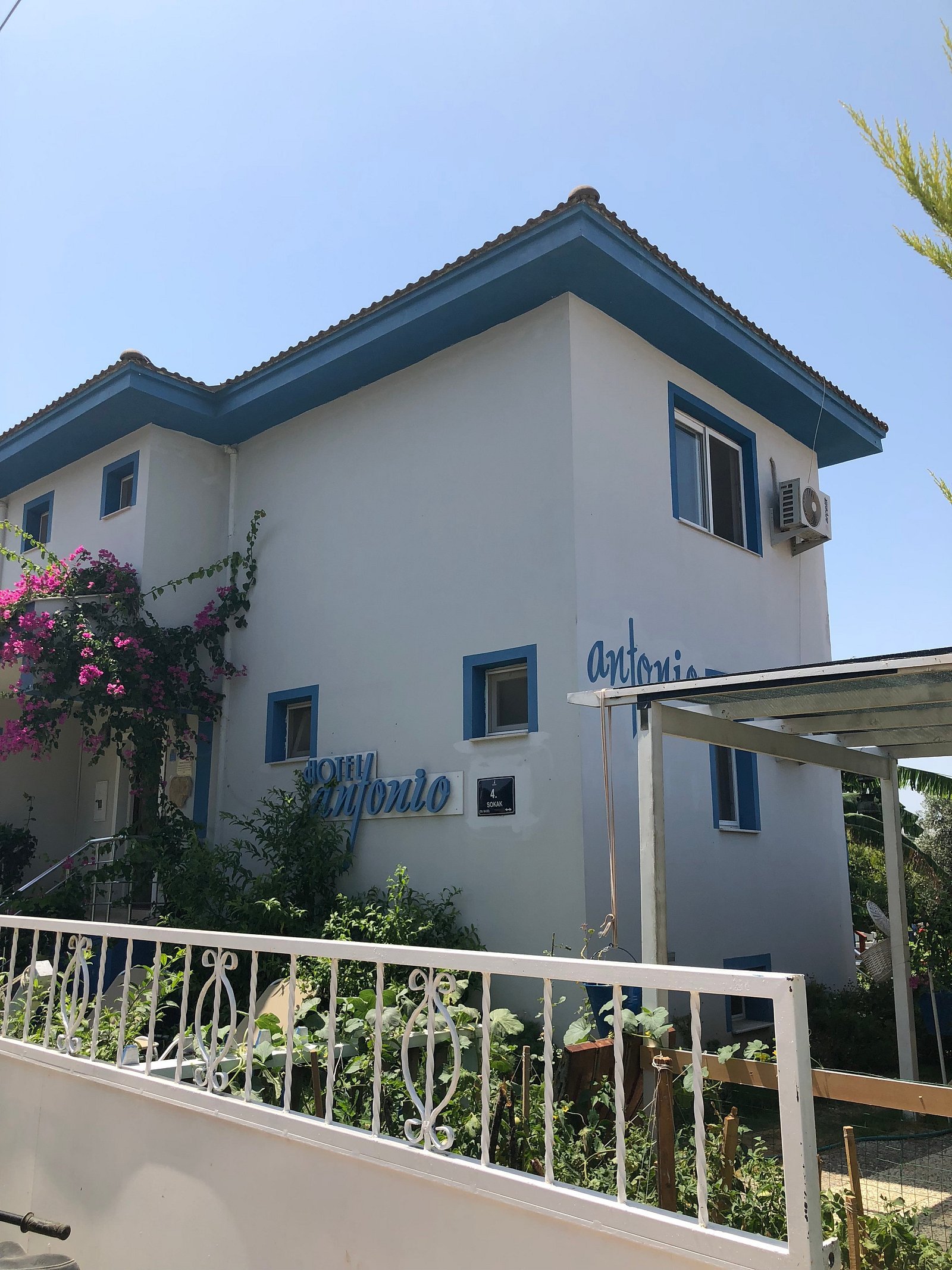 Hotel Antonio Cesme & Koy Kahvaltisi — Cesme