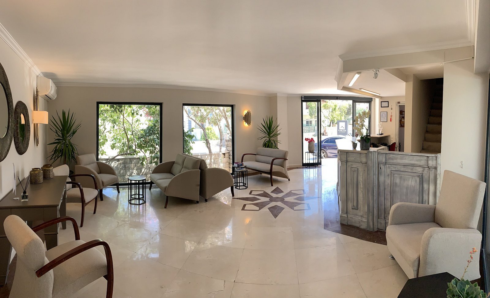 Moonshine Hotel Suites photo 4