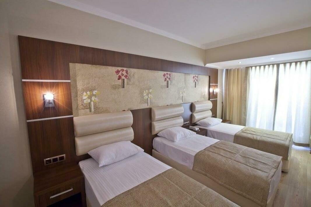 Malibu Beach Hotel photo 13