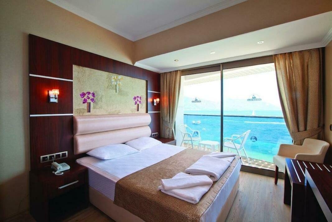 Malibu Beach Hotel photo 12