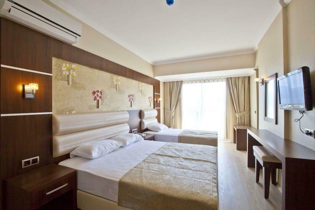 Malibu Beach Hotel photo 15
