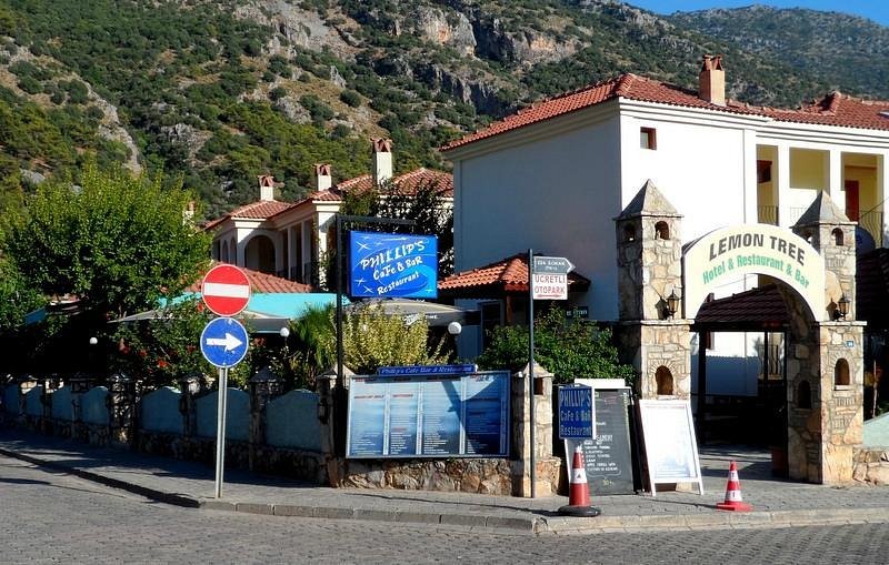Lemon Tree Hotel photo 3