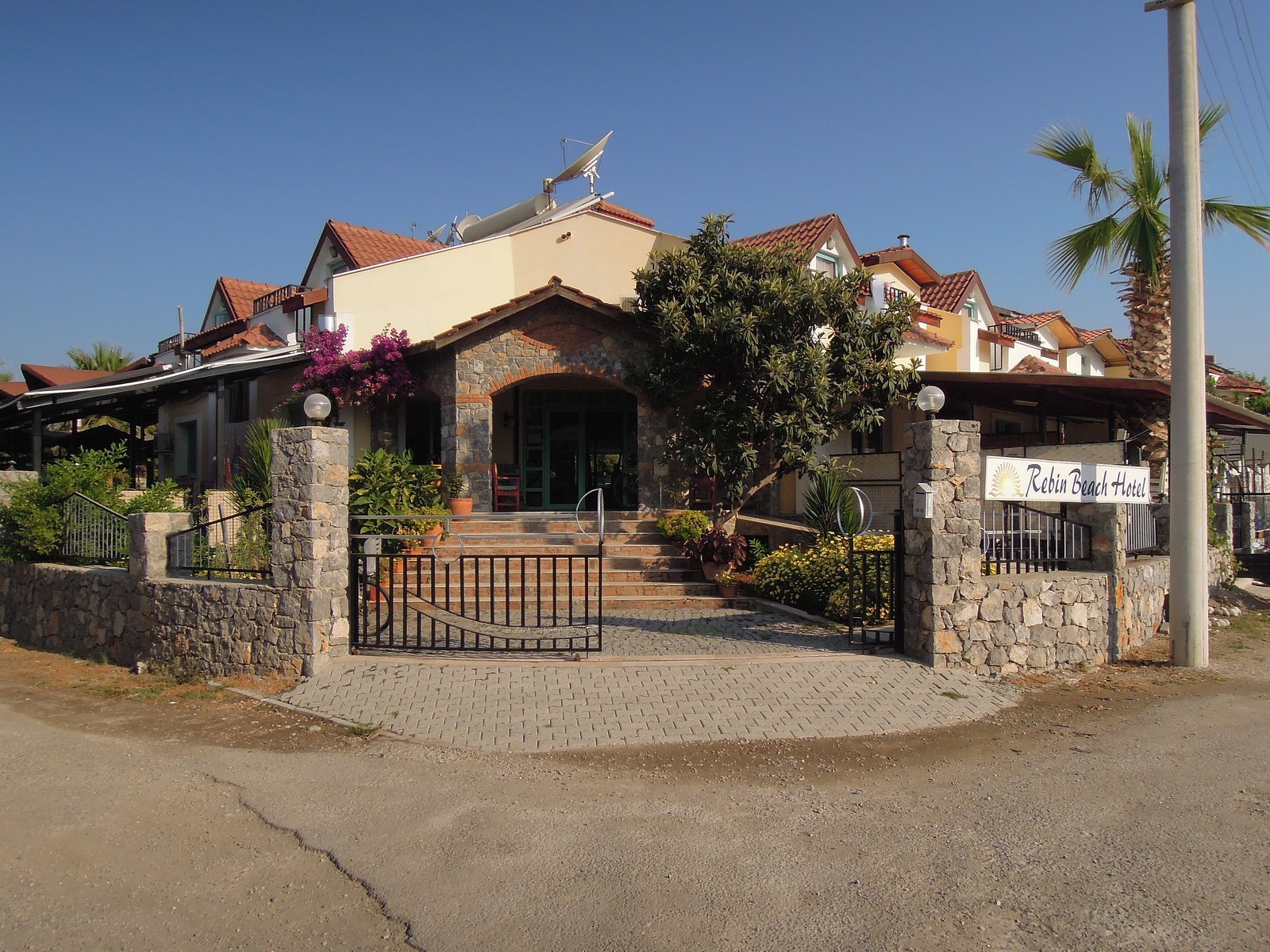 Rebin Beach Hotel photo 3