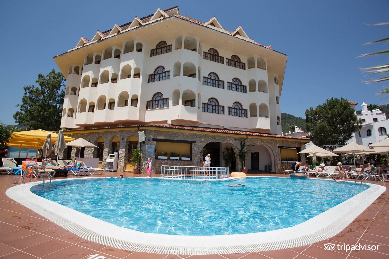 Fortuna Beach photo 4