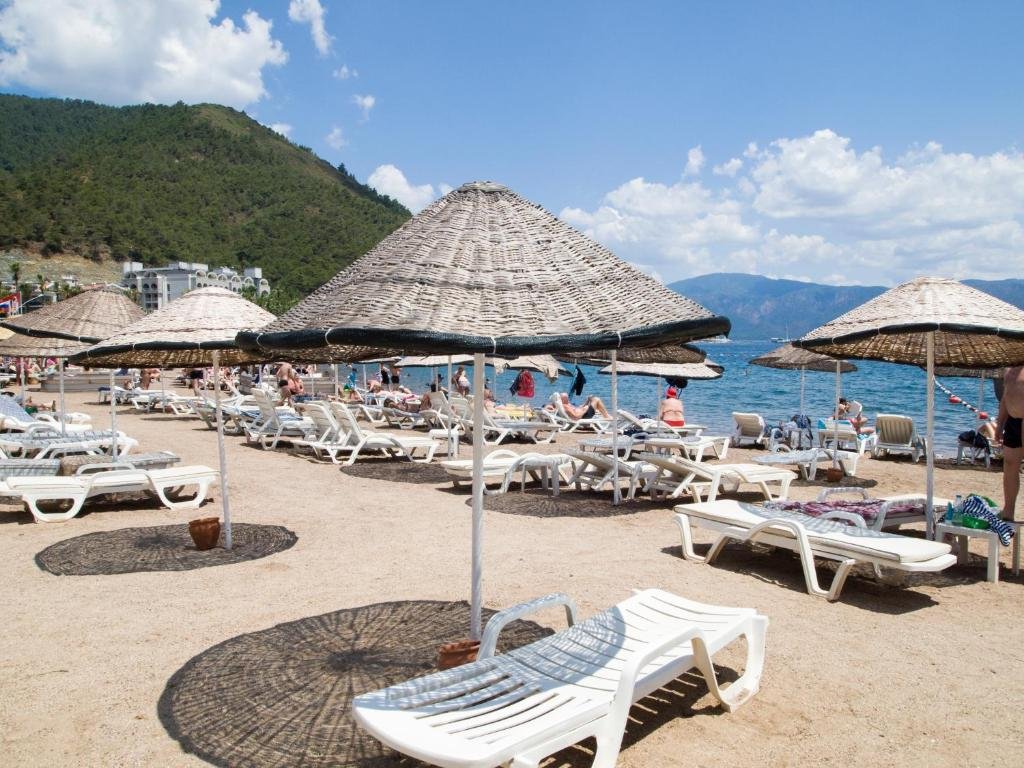 Fortuna Beach photo 5