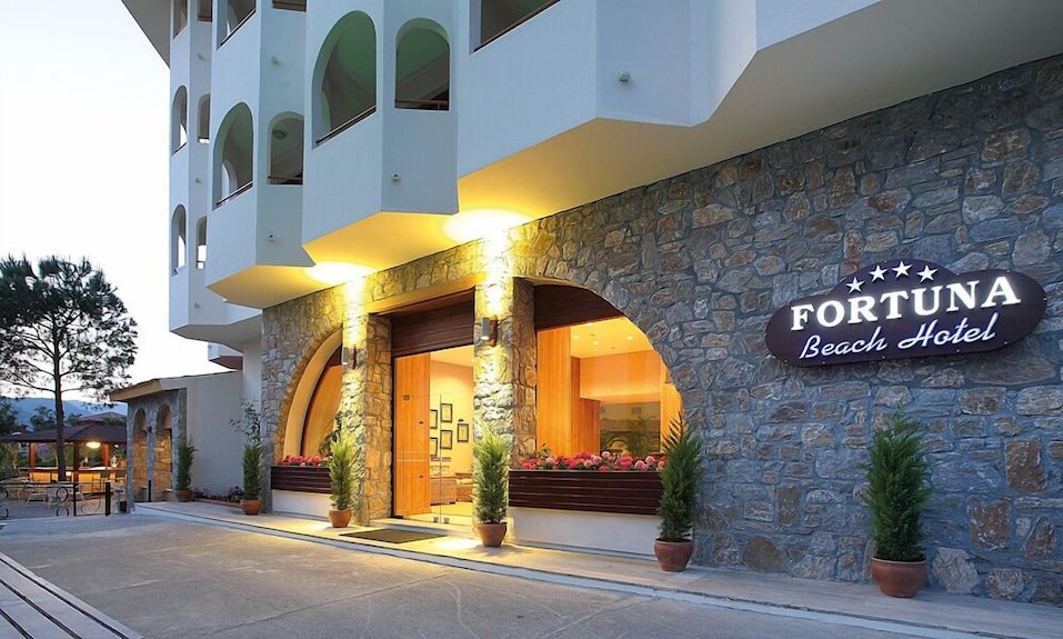 Fortuna Beach photo 3