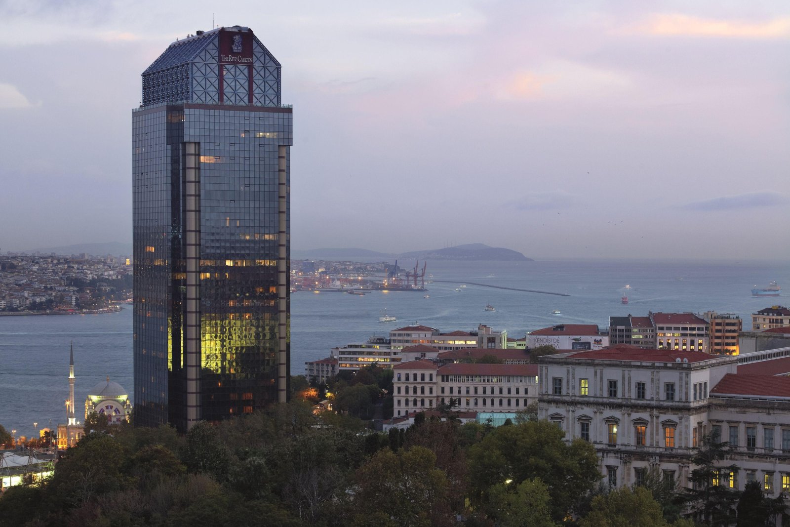 The Ritz-Carlton Istanbul — İstanbul, 5-star hotel