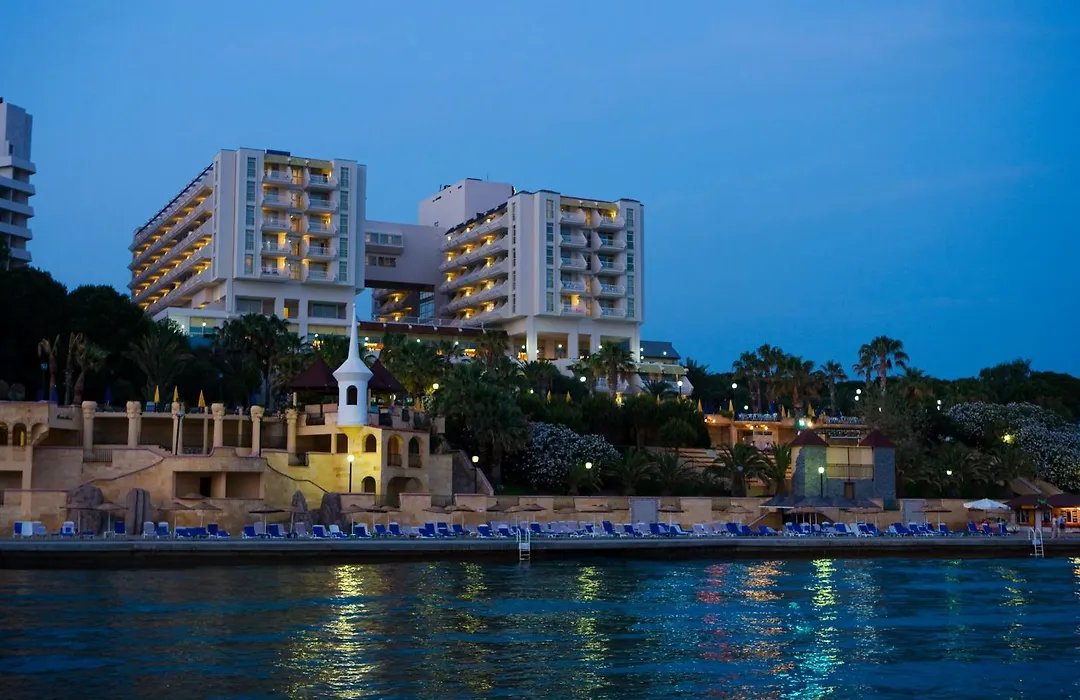 Fantasia Hotel Deluxe Kusadasi photo 4