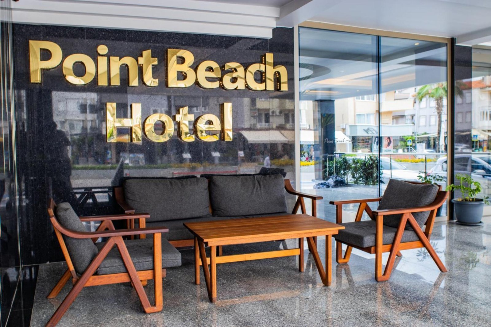 Point Beach Hotel photo 5
