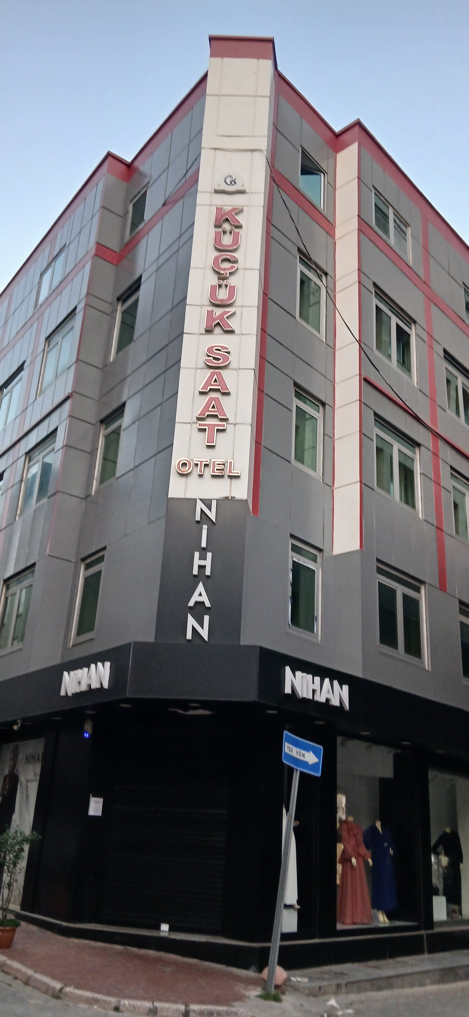 küçük saat otel — Adana