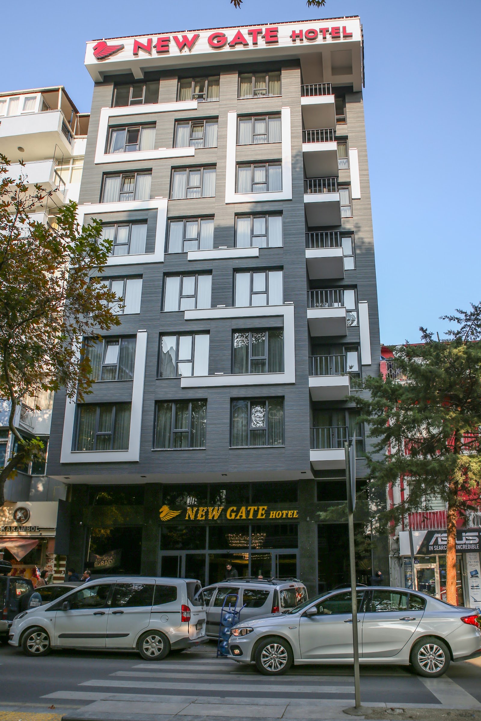 New Gate Hotel photo 2