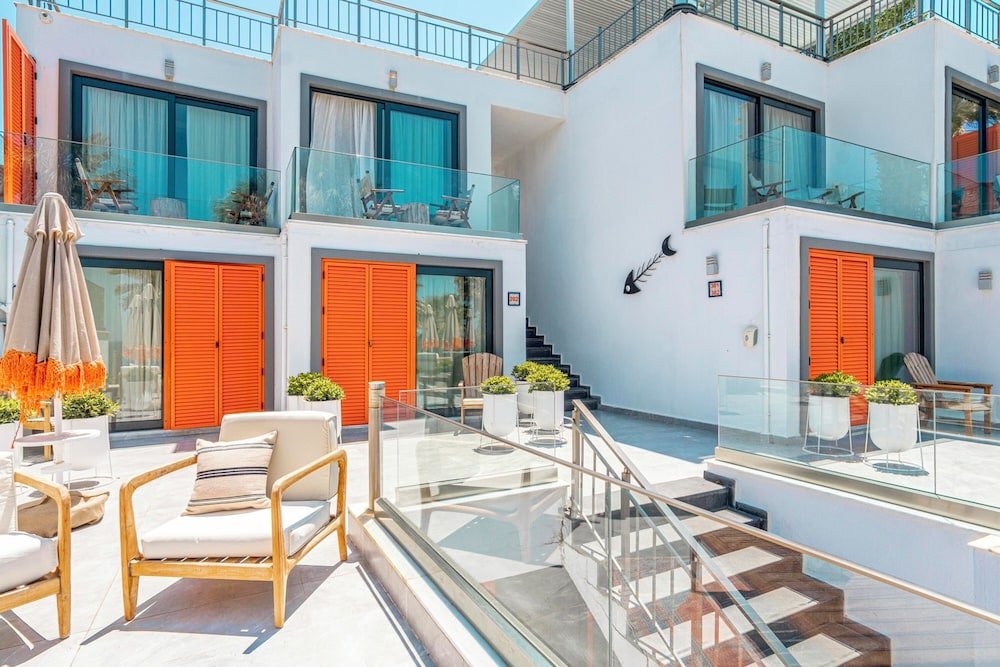 La Brezza Beach & Hotel Yalikavak — Yalıkavak, Bodrum