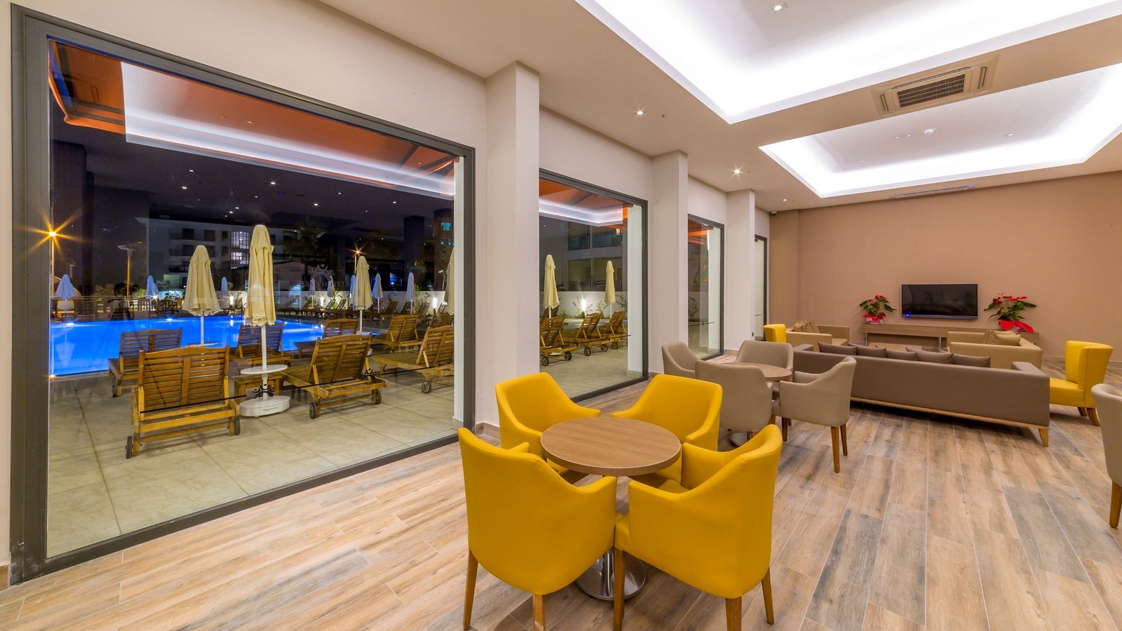 Ada Julian Hotel photo 3