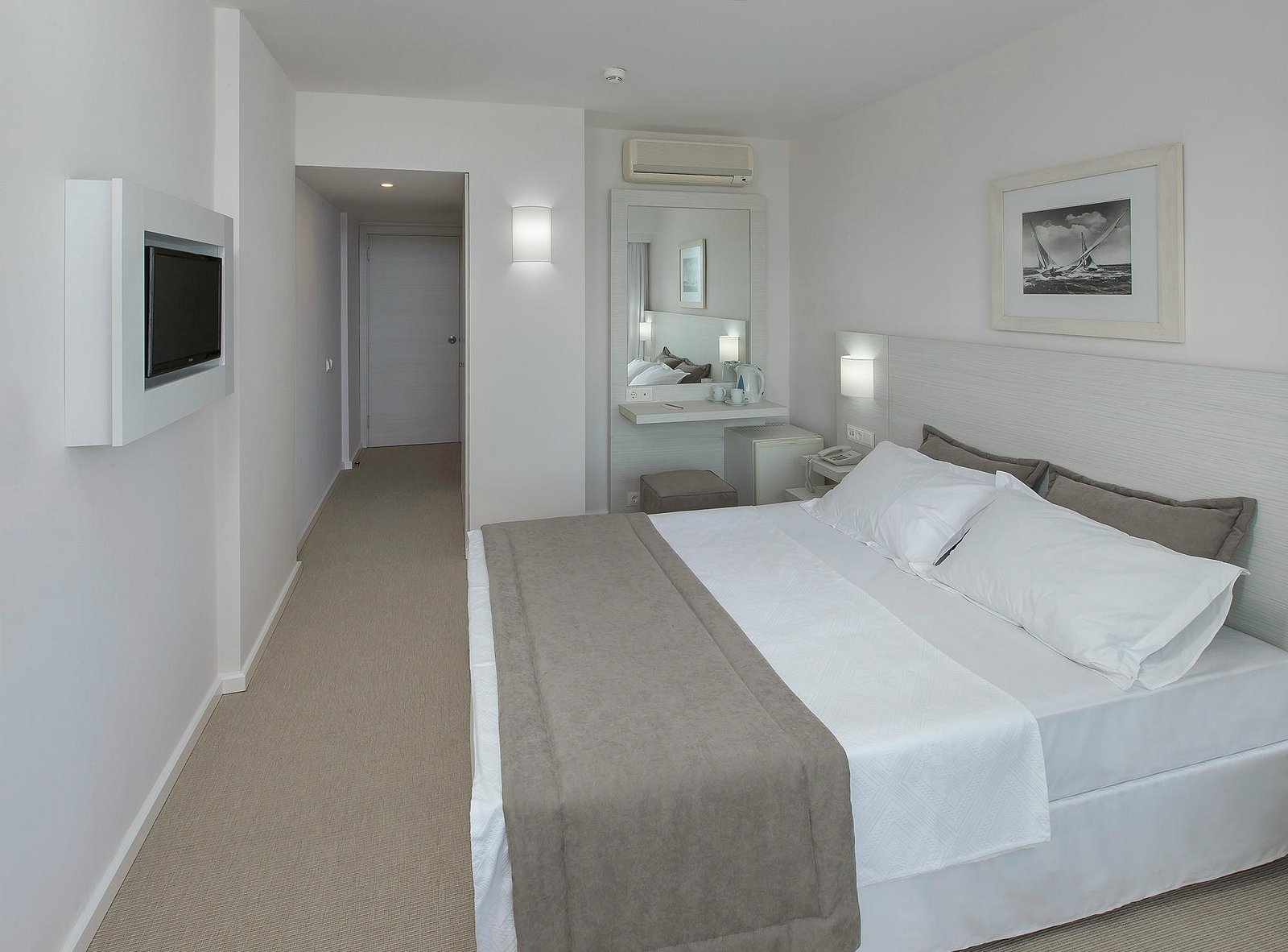 The Beachfront Hotel photo 9