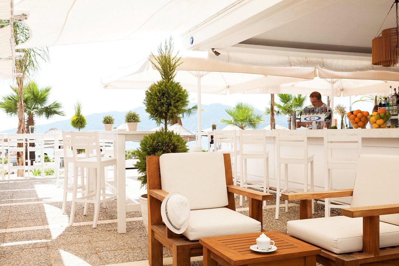 The Beachfront Hotel photo 3