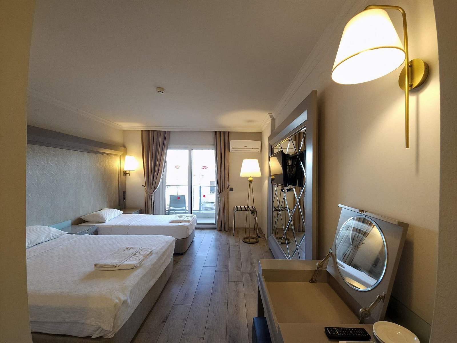 Fifty5 Suite Hotel photo 8