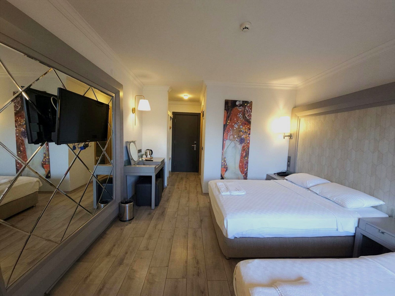 Fifty5 Suite Hotel photo 9