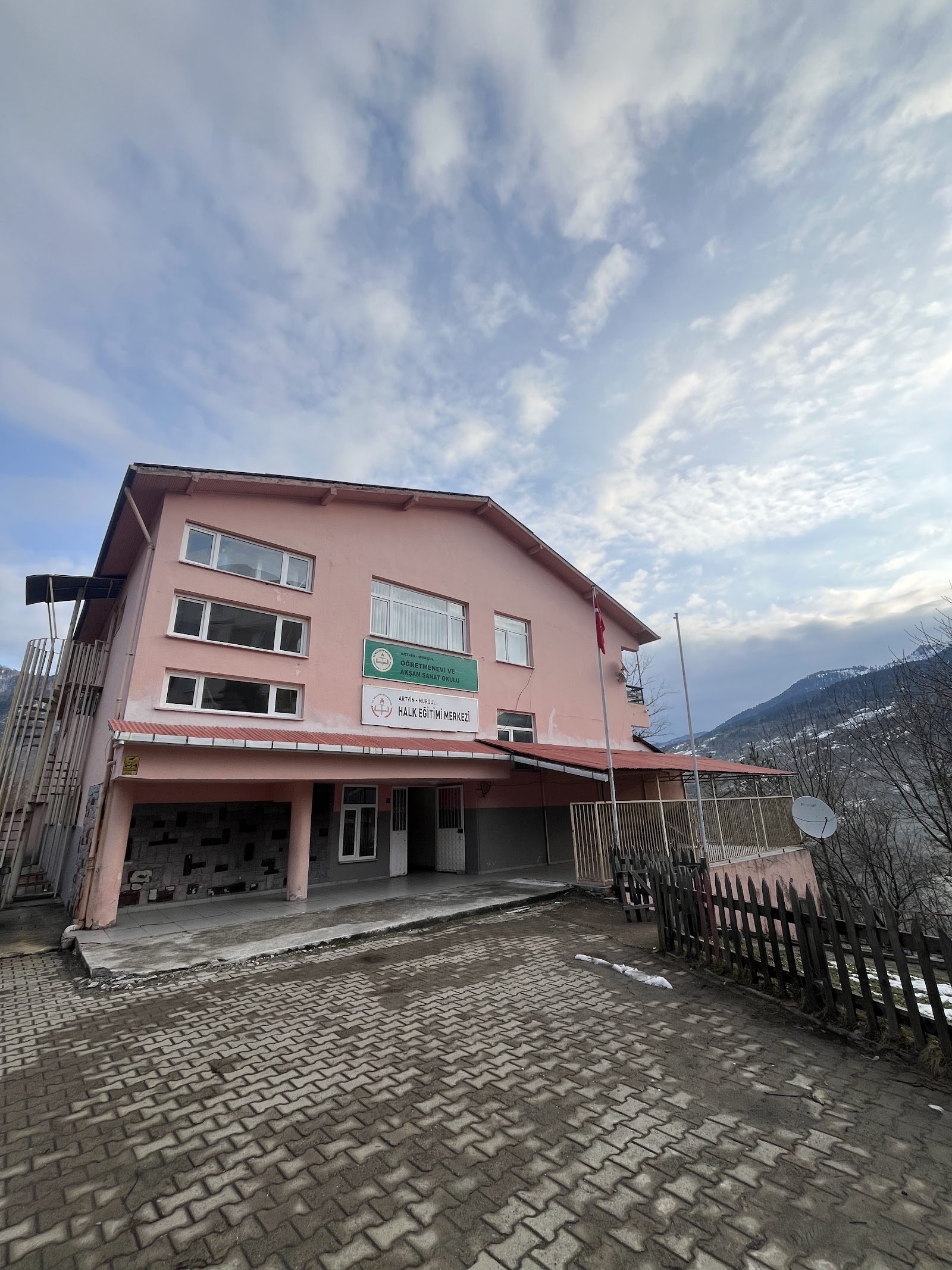 Murgul Öğretmenevi ve Akşam Sanat Okulu — Murgul, Artvin