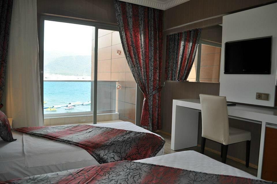Point Beach Hotel photo 5